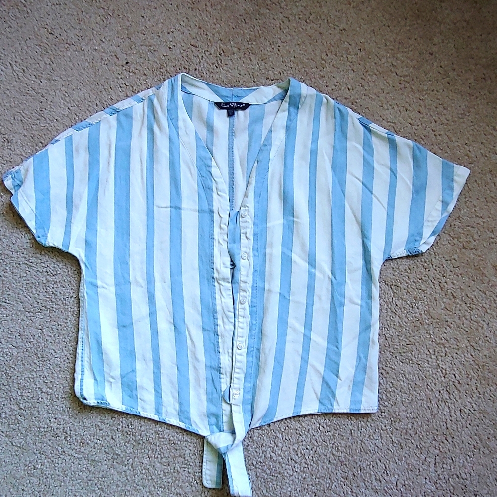Front tie summery shirt